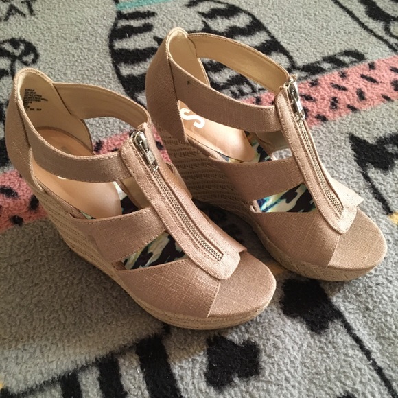 Women’s Taupe Wedge Sandal - Picture 1 of 8